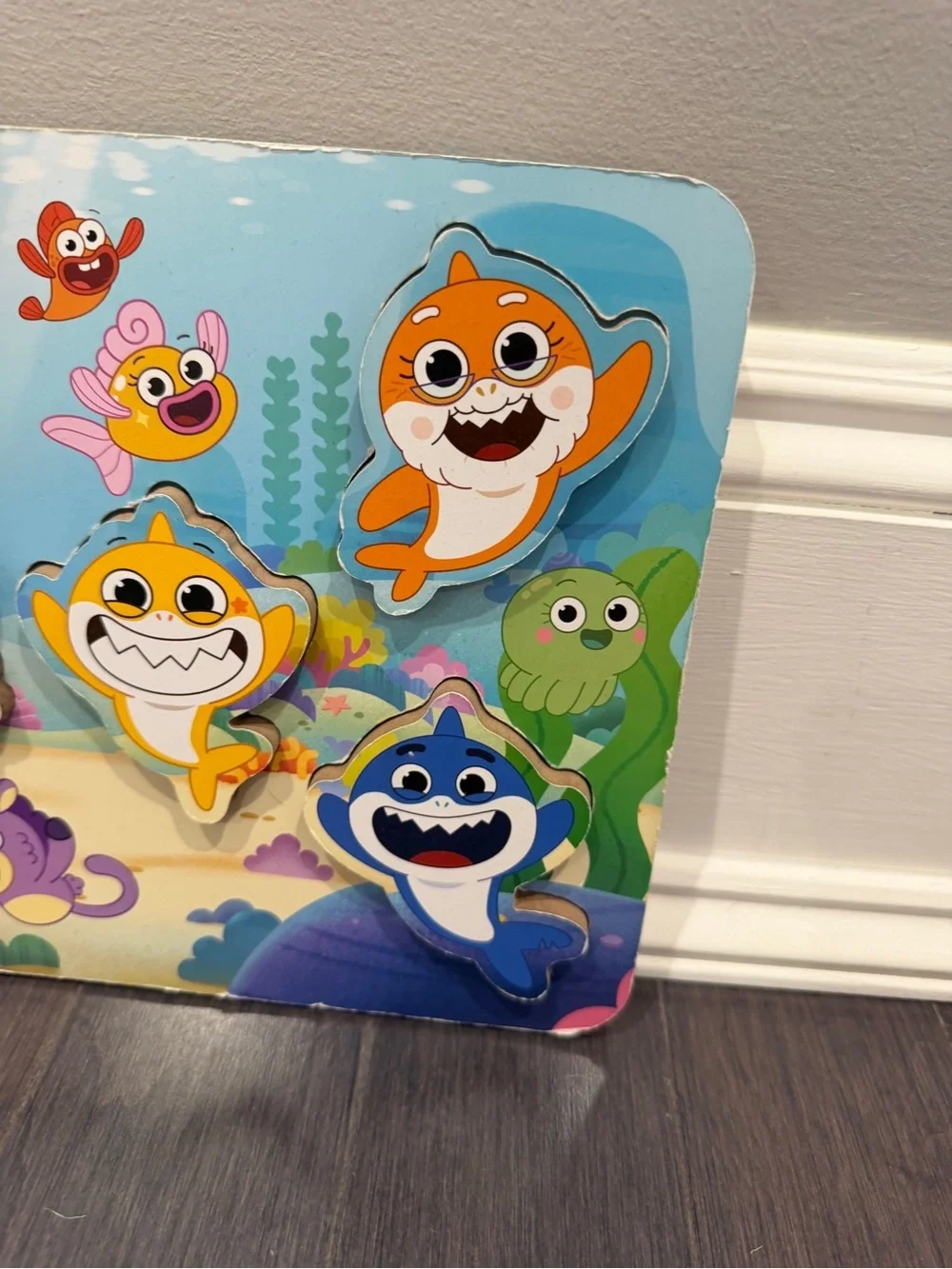 Baby Shark Wooden ELECTRONIC Sound Peg Puzzle - Colorful Sharks Kids Toddlers